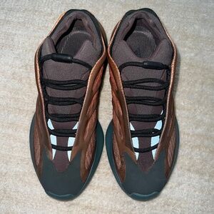 This is the Adidas Yeezy 700 V3 "Copper Fade" sneaker Like NEW size 8 men’s